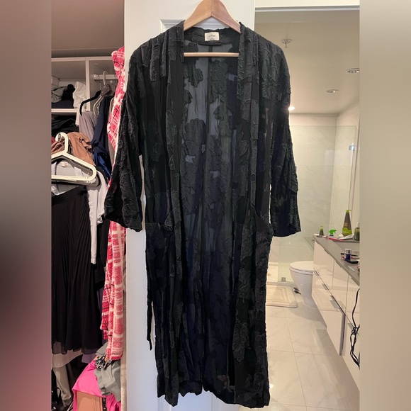 Derante Robe - Picture 3 of 8